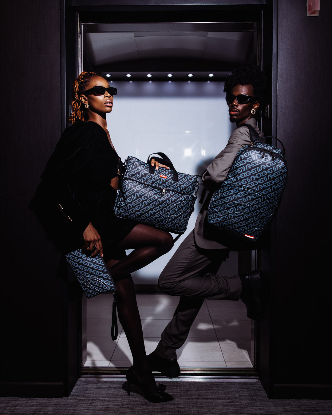 MAGNETIC PULSE TRAVEL BAG